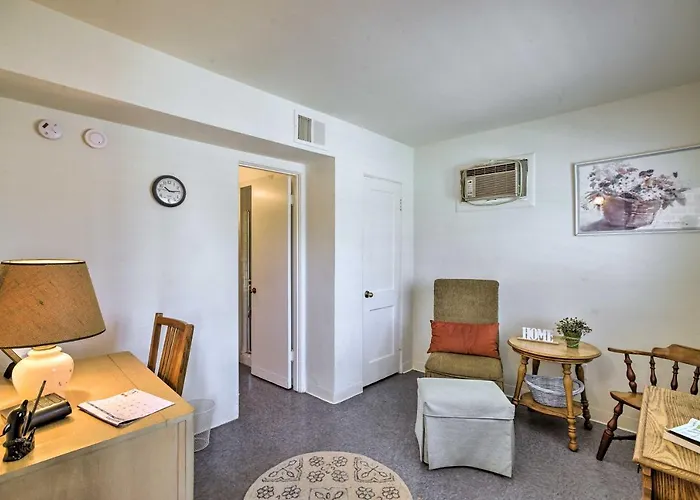 Holiday home 2 Mi To Dtwn Phoenix: Walkable Family Retreat! *