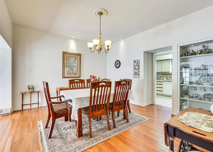 Holiday home 2 Mi To Dtwn Phoenix: Walkable Family Retreat!