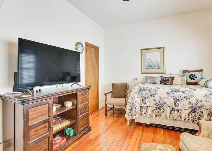 2 Mi To Dtwn Phoenix: Walkable Family Retreat!