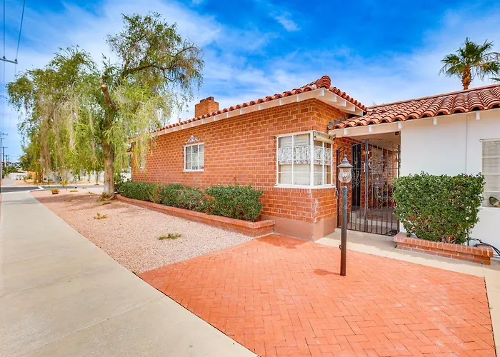 Holiday home 2 Mi To Dtwn Phoenix: Walkable Family Retreat!