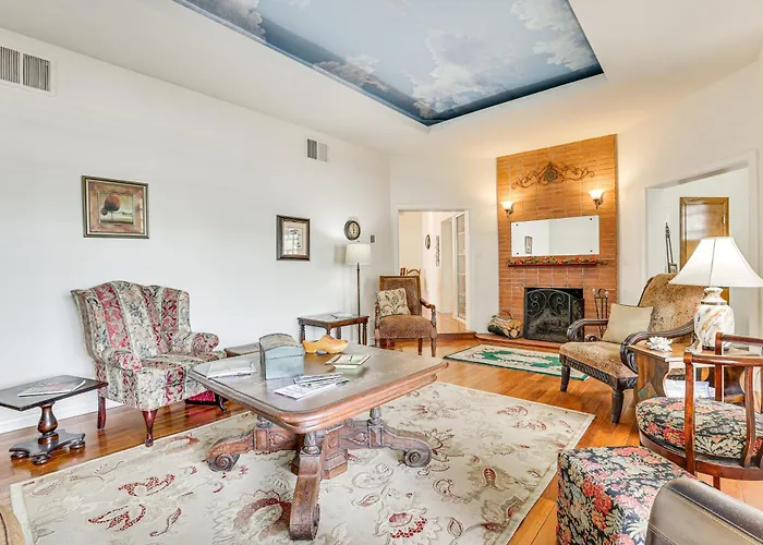 2 Mi To Dtwn Phoenix: Walkable Family Retreat!