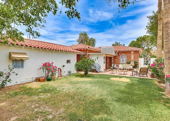 Holiday home 2 Mi To Dtwn Phoenix: Walkable Family Retreat! *